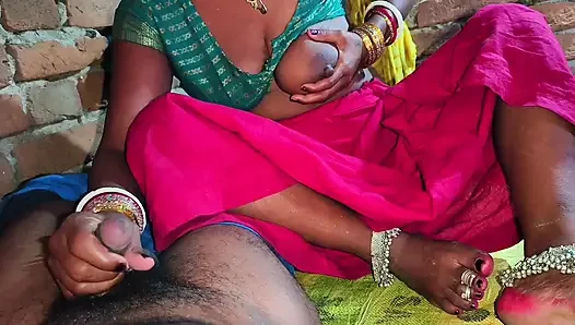 Indian desi village Suman bhabhi ne bhaiya ke lund pe boobs se doodh nikal kar muth mari aur apne chut me kala lund se chudai karwayi