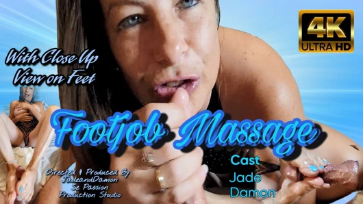 Ayakla muamele masajı ve ayaklarda yakın çekim görünümü