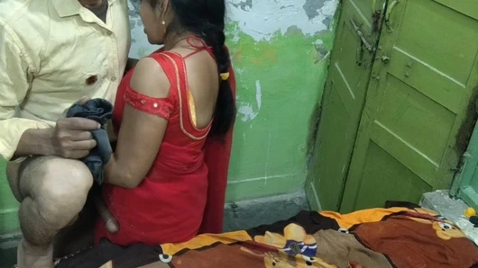 Hintli ev hanımı ve kocası seks yapıyor