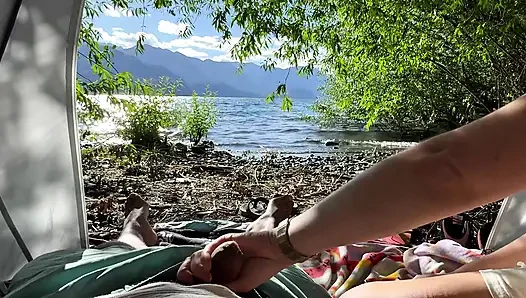 Göl kenarında öğleden sonra, açık havada mastürbasyon