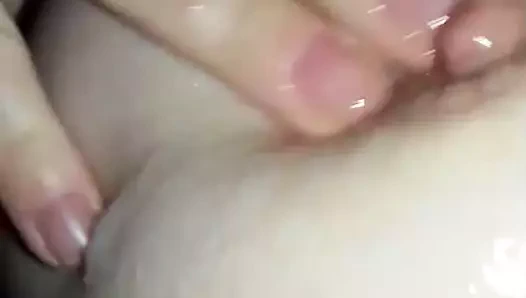 Sürtünme boşalmak üzerinde memeler