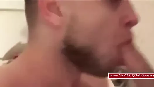 lanet ve emme itibaren bir acımasız amatör Rus bodybuilde