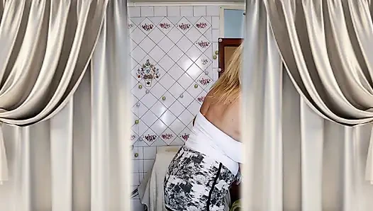 Housewife Lukerya warms up in the kitchen and flirts playfully on webcam.