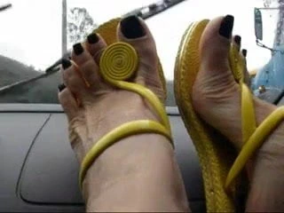 Kontrol panelindeki ayaklar