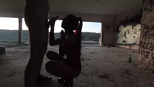 Emmek ve sikme içinde lateks kauçuk başlık ile pigtails ve ağ