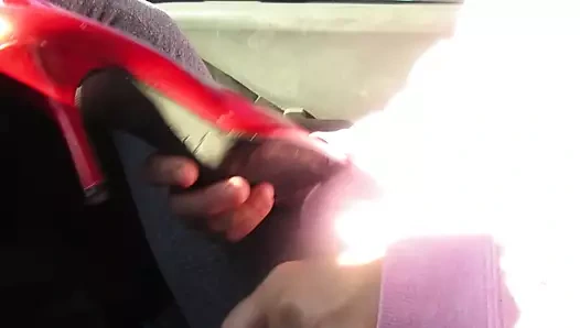 Kırmızı pompa kullanarak masturbasyon yapmak