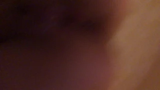 Evli kadın götünü öpüyor