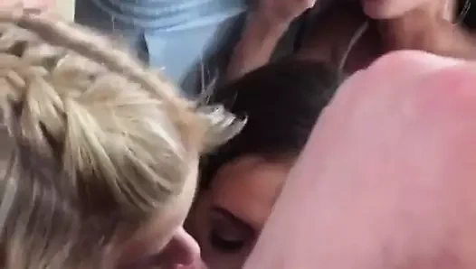 Kız filmler 3 arkadaşlar üfleme 3 adamlar at bir parti