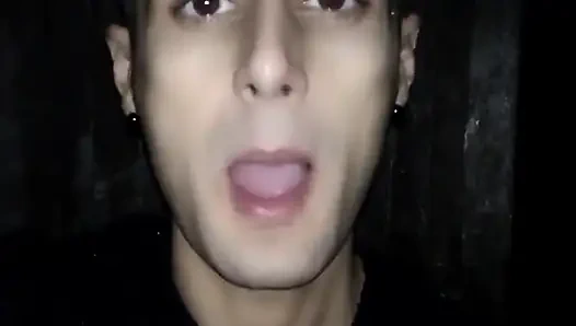 Seyir yaptıktan sonra ağzına boşalma ile oyna - yabancı döl yutuyor