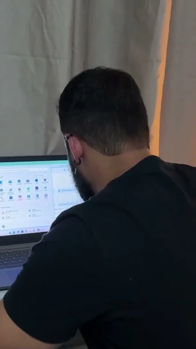 Bilgisayarımla bir sorun vardı ve komşumdan bana mümkün olan en iyi şekilde yardım etmesini istedim | Klip 1