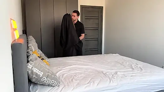 Bir rahibe bekaretini kaybeder