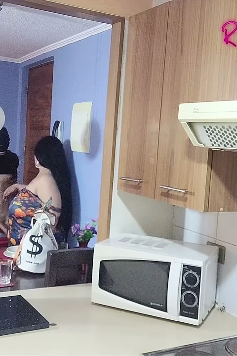 Hayranlar için videolar: maskeli genç adam beni mutfakta sikiyor