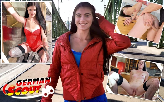 Alman izci - oyuncu seçmelerinde uzun bacaklı ve kıllı sıska uzun boylu genç lana lenani