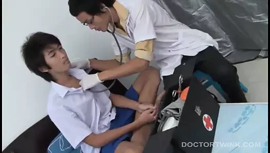 Asya twinks simon ve albert eyersiz