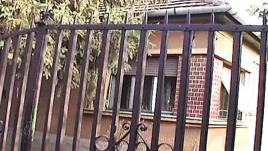 Fransalı genç lezbiyenler okuldan sonra birbirlerinin amlarını yalıyor