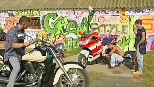 Üç straiht latino muscle motornbikers ficking kaba outdo