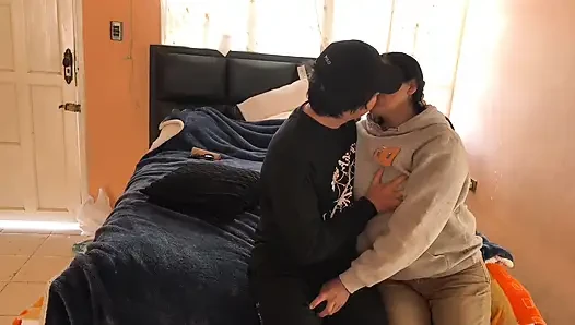 Komşumun eşi artık kiliseye gitmek istemiyor, bana aşık oldu