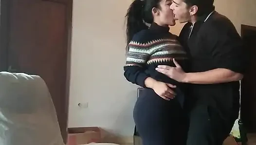 BAKıŞ AÇıSı SOKAKTA ORAL SEKS VE BÜYÜK GÖTLÜ KıZı SIKIYOR