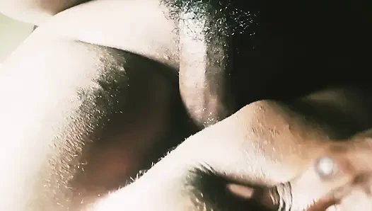 Tina büyük yaraklı oğlana öğrettikten sonra büyük şişman göt sikiliyor