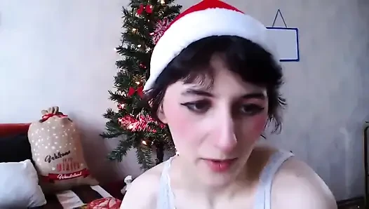 Noel Ağacını Canlı Dekore Ediyor