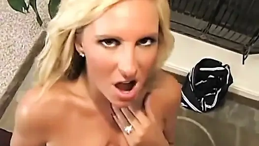 Emilianna визжает
