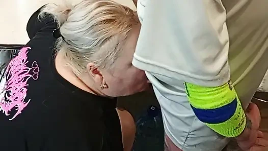 Üvey annemi mutfakta ağzından sikiyorum ve boşalıyorum