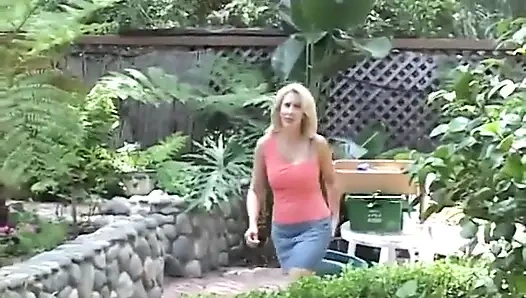 Olgun kadının yüzüne boşalıyor