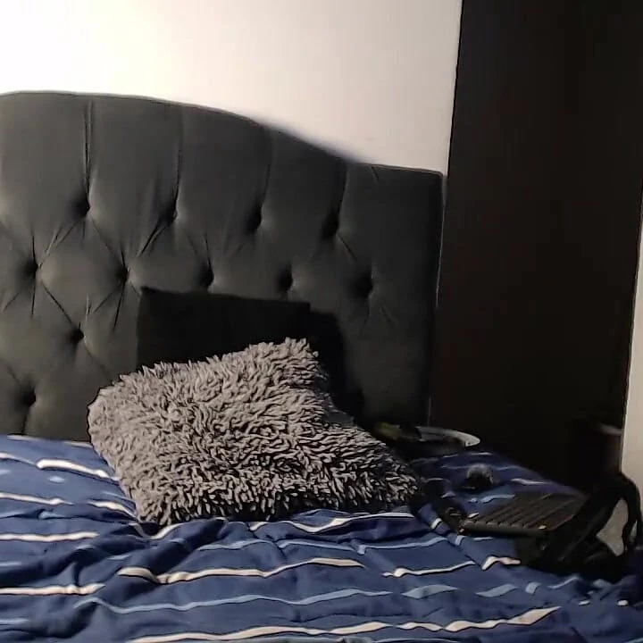 Odamda Cum Misntars Sıcak Porno İzliyor