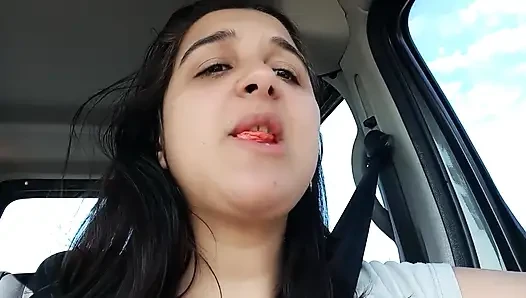 Uber şoförümün yanında büyük baloncuklar yapıyorum - bunny looner