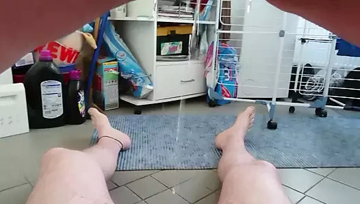 İşeyen azgın iri güzel sürtük işiyor eğlencesi