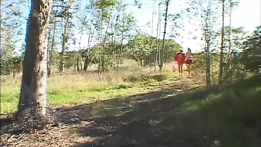 Crystal Ray ve Heather Gables büyük zenci yarağını seviyor