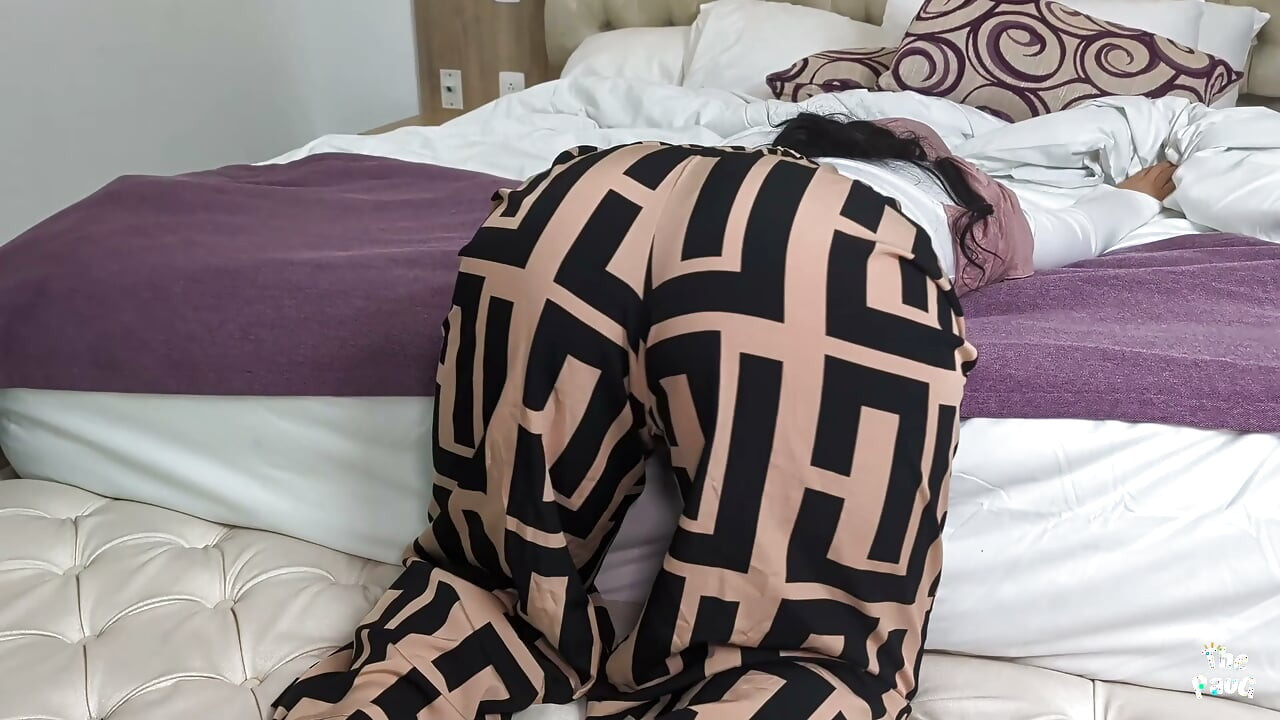 Yeni üvey annem Arap bir MILF çıktı