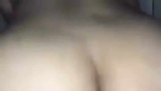 Lastik horoz üzerinde oturan koca götlü güzel olgun kadın