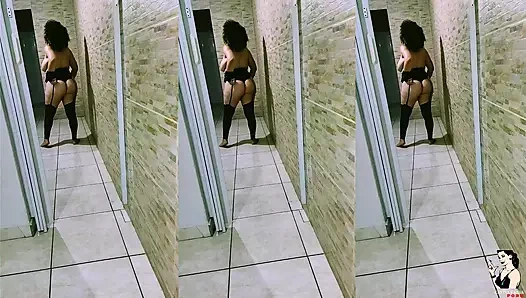 Römork - treyler - yağmurlu bir günde telefon operatörü teselli edilir - yatar