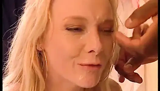 Британская шлюшка Joanne Pauly получает анальный хардкор