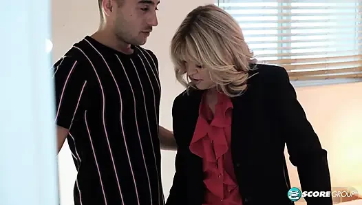 Azgın emlakçı