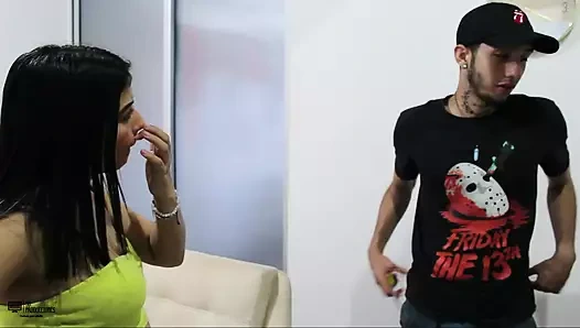 Hizmetleri karşılığında tesisatçıyı sikeyim -creampie - İspanyolca porno