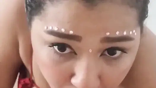 Aman tanrım, düşüncesiz bir kocam var ama onu böyle seviyorum, bir geziden geldi ve bana büyük yarağını emdiriyor, seni sikiyorum