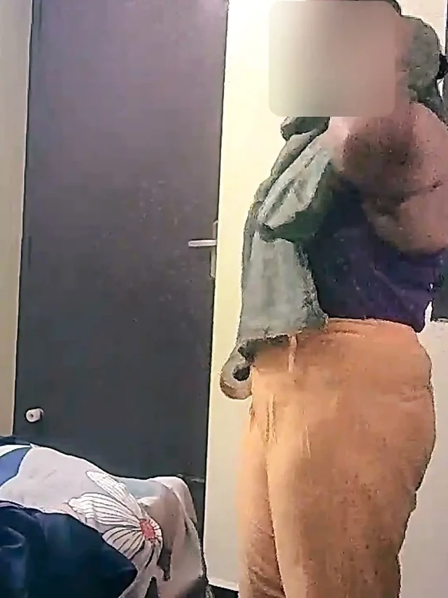 Seksi büyük göt ve memeler desi teyze elbise değiştirme videosu