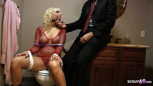 Büyük memeli olgun evli kadın sert esaret köle kız rol yapma anal seks