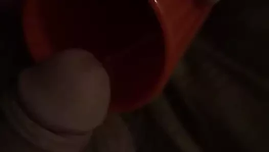 Şişman korkak pissing üzerinde öz