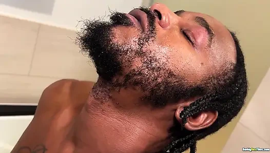 Kıllı deliğine boşalıyor