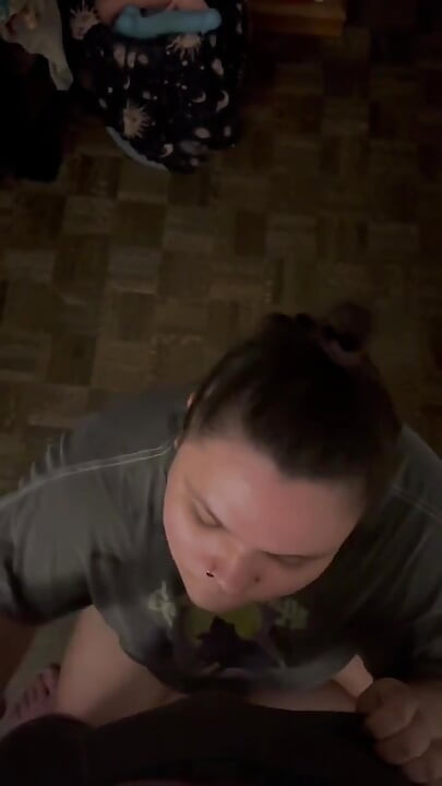 Ev yapımı amatör oral seks ve yüze boşalma makyaj yok