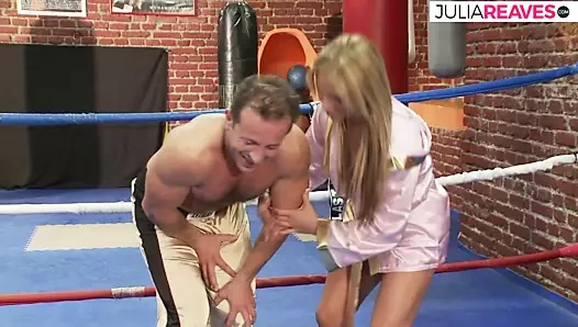 Sarışın boks antrenmanı sırasında seks yapıyor!