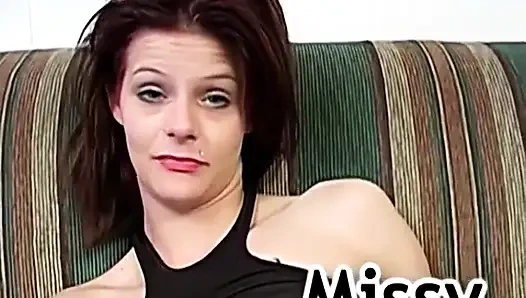 Missy kayanın sert yarağını alıyor