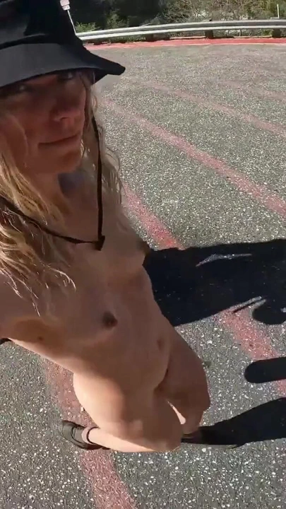 Çıplaklar plajında seks | Klip 1