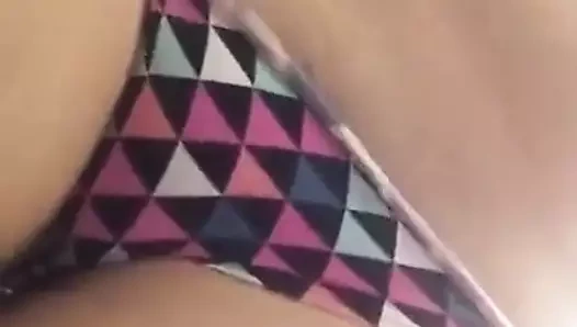 Mostra le mutande bagnate