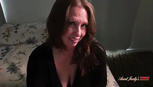 Auntjudysxxx - büyük memeli olgun amatör autumn teslimat yapan adamla ev yapımı porno çekiyor