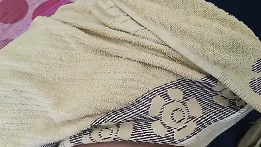 18 yaşındaki tatlı ve ateşli kız kirli seste domalarak sikişiyor