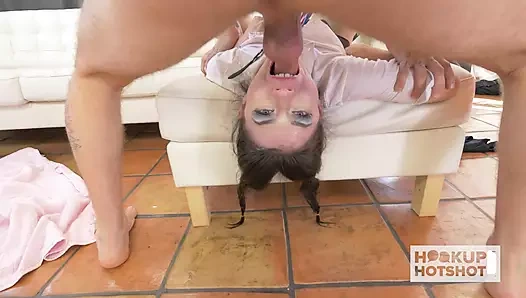 Yüzünü patlatan hatun Lucie Kline büyük bir lolipop götünü yalıyor!